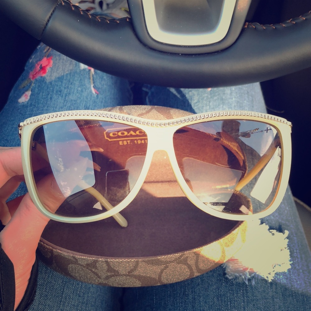 CHLOÉ Sunglasses w/ FREE coach case